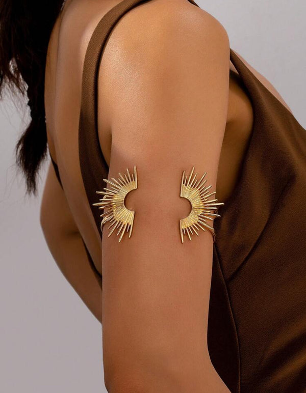 Bracelet gold tone adjustable