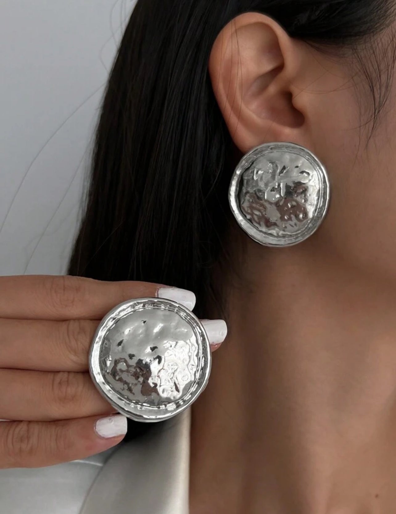Earrings round silver stud